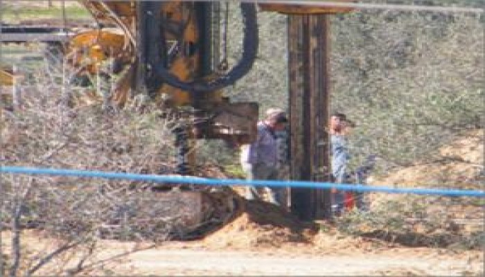 جدار مصر الفولاذي مدعوم بأنبوب من البحر مما يهدد شعب غزة بالعطش القاتل