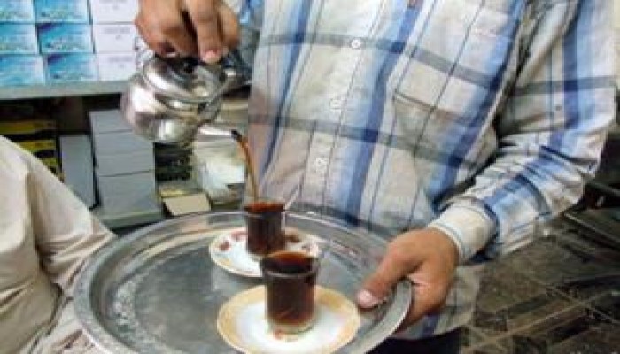 «الشاى» مشروب فقراء مصر يصيبه جنون الأسعار