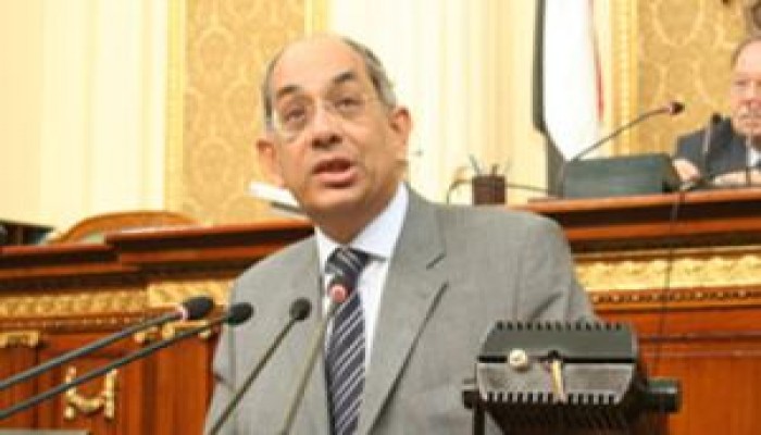 "د.حمدي حسن" يطالب بإقالة غالي بعد سبه الدين . وعز يدافع : الوزير لم يسب الدين