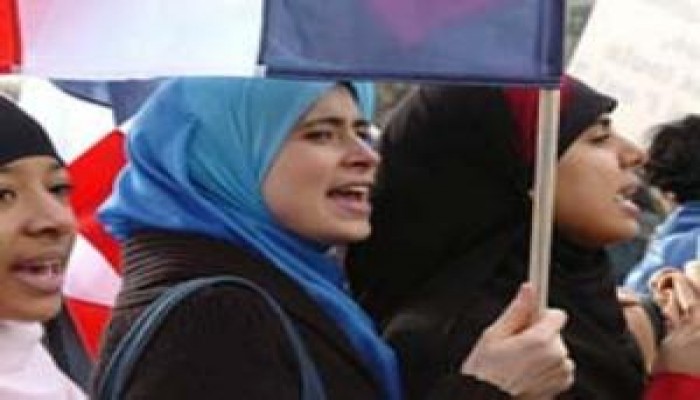 2010 .. بدايته ساخنة لمسلمي فرنسا!