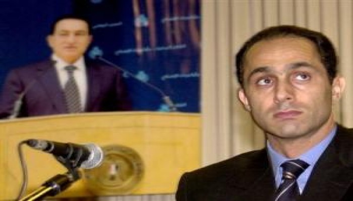 صور مبارك ونجله تمنع إزالة الأكشاك بالقاهرة