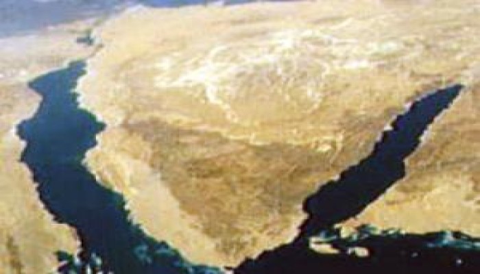 مائة جنيه وجبن نستو وعلبة عصير لكل متضرر ومصادمات دامية بين الشرطة ومنكوبي السيول برأس سدر