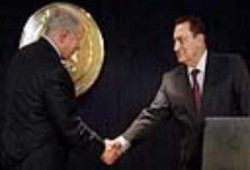 الكيان الصهيوني :يشيد بـ "مبارك" لبناءه الجدار الفولاذي وضغطه على عباس لبدء المفاوضات