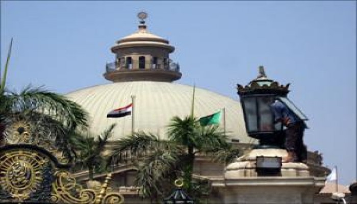 مناشدة لعباس لإنقاذ 150 طالب فلسطيني معتقلين بمصر