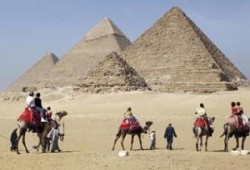 ترحيل 29 مرشدا صهيونيا يعملون بمصر: أخبروا السائحين أن اليهود بناة الأهرامات