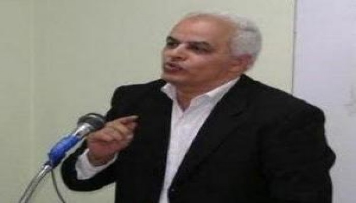 الحسيني يحتسب أسامه البحراوي الذي شاركه فى ندوة الأمس