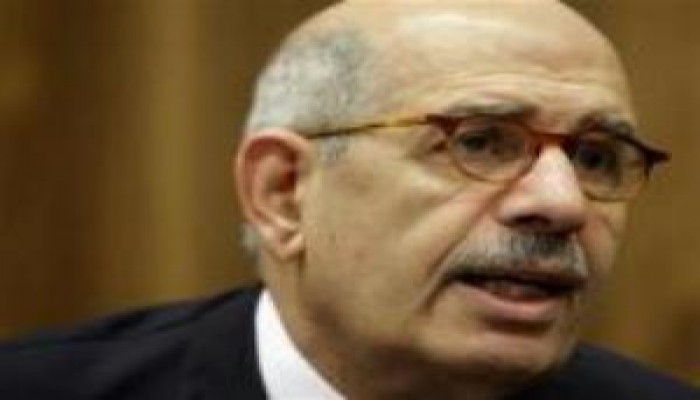 علاء الأسواني يدعوا المصريين  لإستقبال البرادعي لدى وصوله القاهرة الجمعه ، والأمن يتحفز