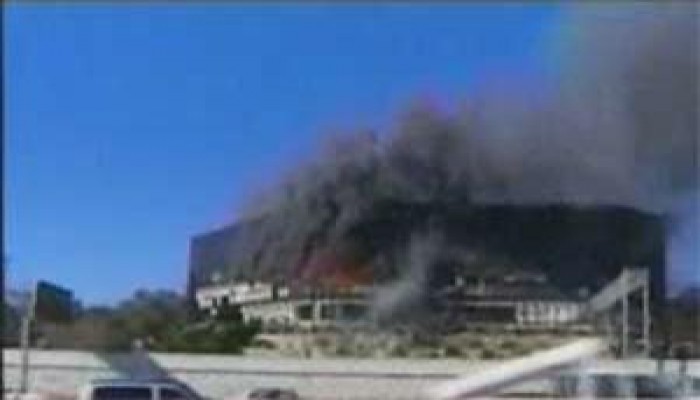 ارتطام طائرة صغيرة بمبنى إداري مكون من 7 طوابق في تكساس الأمريكية