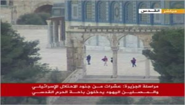 إصابة 12 فلسطيني في اقتحام المسجد الأقصى من قبل قوات الاحتلال الصهيوني