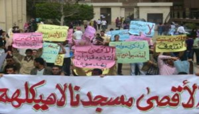 الغضب الطلابي ضد محاولات تهويد الأقصى يجتاح الجامعات (مصور)
