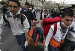 150 مصابا في اليوم الأول من معركة الدفاع عن الأقصى