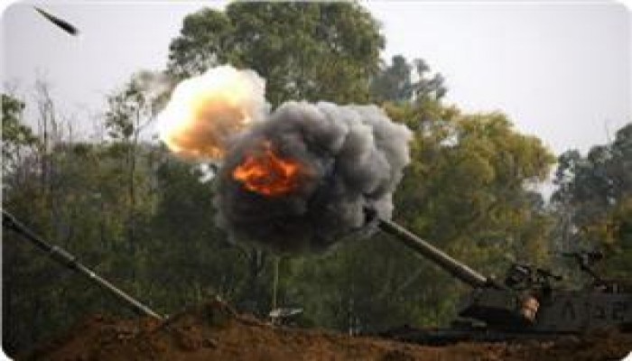 المقاومة تشتبك مع جنود الاحتلال ومدفعية الاحتلال تطلق قذائفها شرق غزة