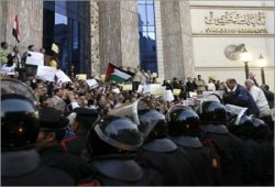 وقفة احتجاجية بنقابة الصحفيين للتنديد بالانتهاكات الصهيونية