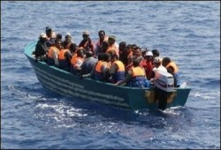 انتشال جثث مهاجرين غير شرعيين وأنباء عن غرق 100 شخص آخرين