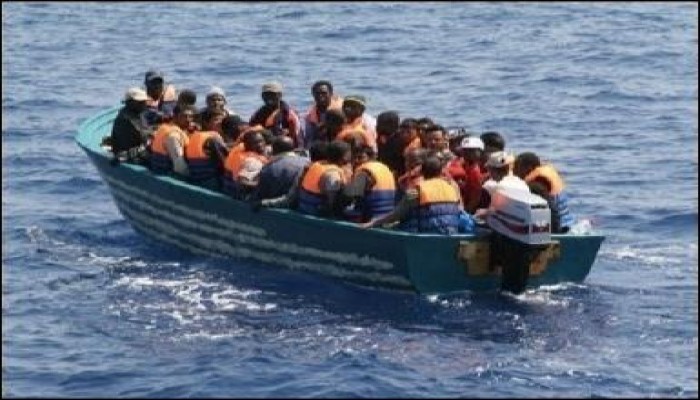 انتشال جثث مهاجرين غير شرعيين وأنباء عن غرق 100 شخص آخرين