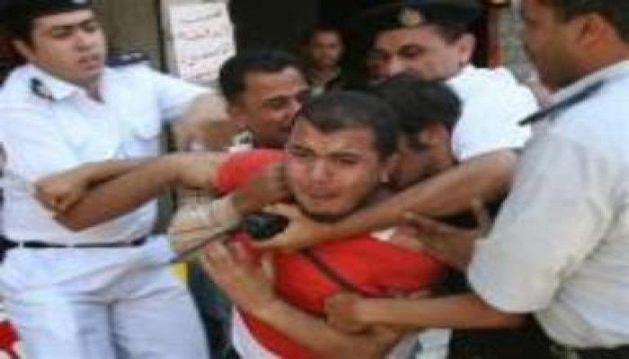 رجال شرطة يضربون قروي فى المنيا حتى الموت
