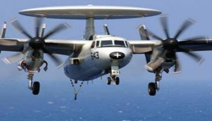 تحطم طائرة ردار أمريكية في بحر العرب وفقدان أحد أفرادها