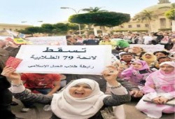 قائد حرس معهد الخدمة الإجتماعية بدمنهور يعتدي على طالبة بالضرب ويمزق خمارها