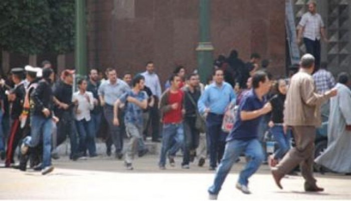 نقل المعتقلين إلى إدارة  تأمين الطرق والمنافذ بعد الاعتداء عليهم بعنف والجامعات تشتعل