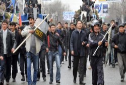 قرغيزيا تعلن الطوارئ بعد استيلاء المعارضة على البرلمان والتليفزيون ومقتل وزير الداخلية