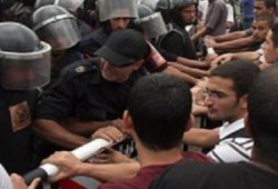 ضرب هناك وكذب هنا .. أ / فهمي هويدي