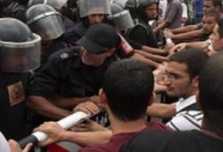 ضرب هناك وكذب هنا .. أ / فهمي هويدي