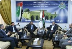 مشعل يلتقي عمرو موسى بدمشق