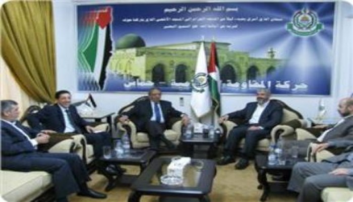 مشعل يلتقي عمرو موسى بدمشق