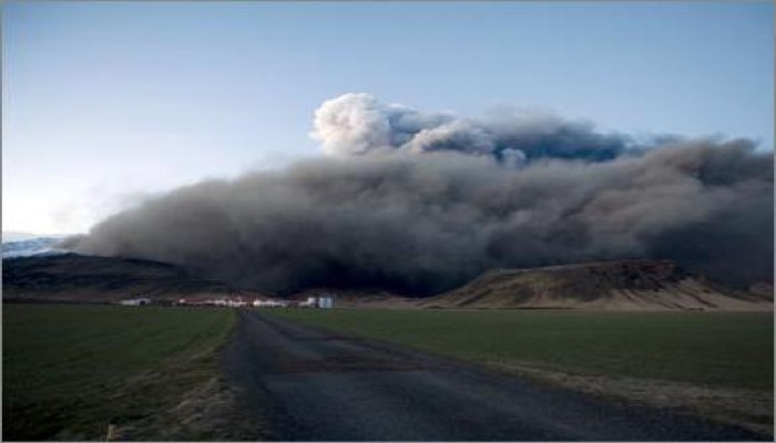 أوروبا مشلولة بالبركان وتتوقع الأسوأ