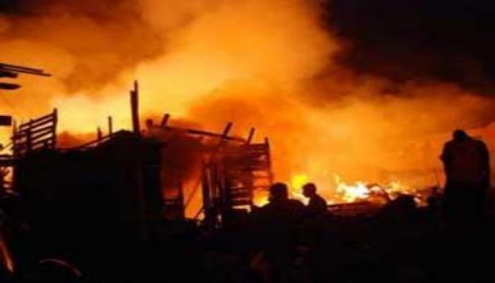 إندلاع حريق هائل فى 34 منزلا بصعيد مصر