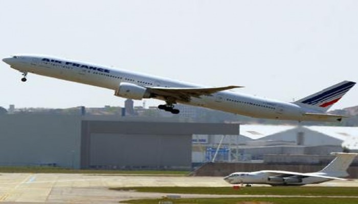 انفراج جزئي للطيران وسحابة رماد جديدة