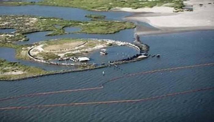 بقعة النفط تهدد بأسوأ كارثة بيئية بالتاريخ الأمريكي