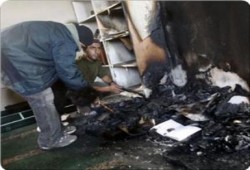 مغتصبون صهاينة يحرقون مسجدا بقرية جنوب نابلس