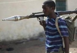 جماعة صومالية تتعهد بتحرير رهائن لدى القراصنة