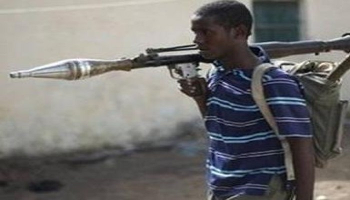 جماعة صومالية تتعهد بتحرير رهائن لدى القراصنة