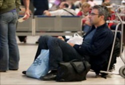 الرماد البركاني يغلق مطارات بالمتوسط