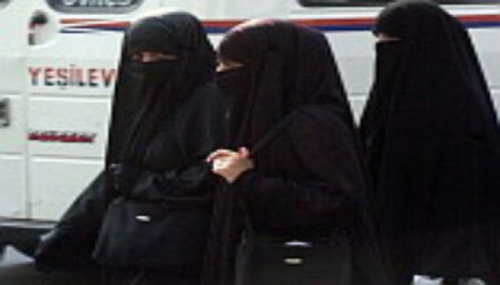 البرلمان الفرنسى يصوت بالإجماع ضد النقاب