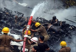 158 قتيلا بتحطم طائرة بالهند