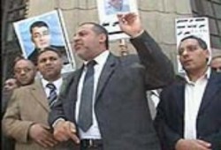 وقفة لنواب الإخوان وأهالي المعتقلين أمام مكتب النائب العام