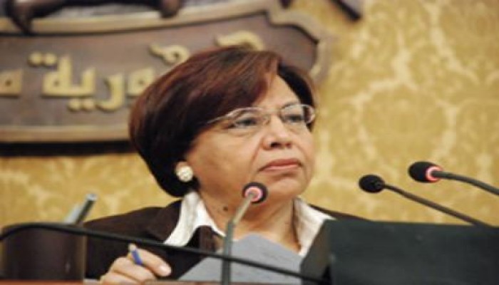 وكيلة مجلس الشعب (أستاذة فلسفة إسلامية متبرجة) تدعو لمنع ارتداء النقاب