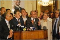 المرشد العام في ضيافة الوفد: كل من يحمل هم مصر سنضع أيدينا في يده