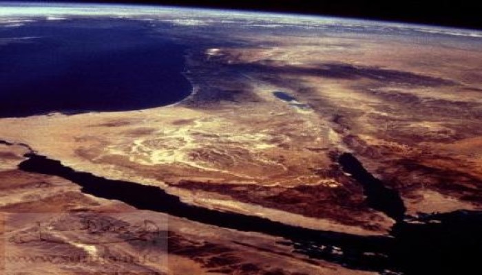ظهور أجسام غريبة في سماء العريش يثير الذعر بين الأهالي (فيديو)