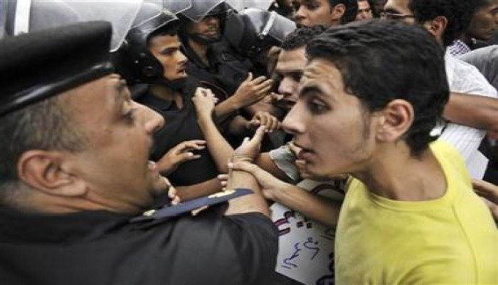 تقرير يرصد أن الشبان على هامش السياسة في مصر