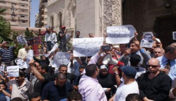 الأمن  يجهض وقفة ضد جريدة الجمهورية ويعتقل 10