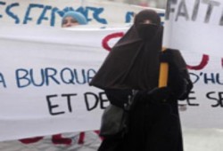 البرلمان الفرنسي يناقش مشروع قانون لحظر النقاب