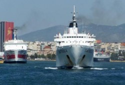 سفينة «الأمل» الليبية تدخل المياه الدولية والبحرية الصهيوني تستعد للقرصنة عليها