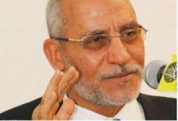 فضيلة المرشد العام أدّى مناسك العمرة هو وأسرته