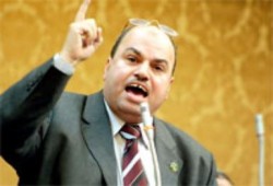 حسن: يطالب الحكومة بالاعتذار لبدو سيناء بعد إساءة المحافظ