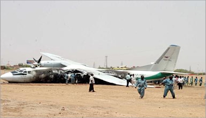 تحطم طائرة باكستانية تقل 150 شخصا قرب اسلام اباد