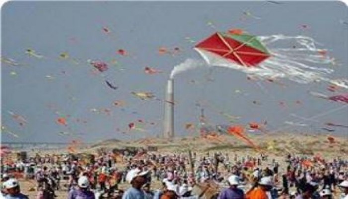 آلاف الأطفال يشاركون في إطلاق الطائرات الورقية بغزة